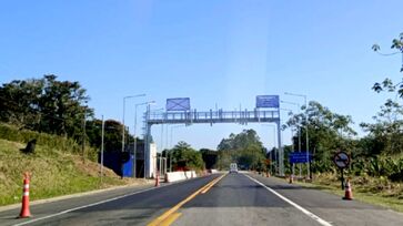 Modelo de pedágio que será implementado prevê a isenção permanente para motociclistas e uma tarifa proporcional à distância percorrida