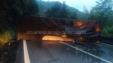 Acidente aconteceu na altura do quilômetro 50, no sentido do litoral