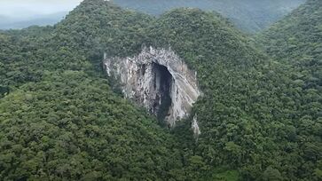 Caverna Casa da Pedra, no Vale do Ribeira, pode ganhar o título de maior abertura de caverna do mundo