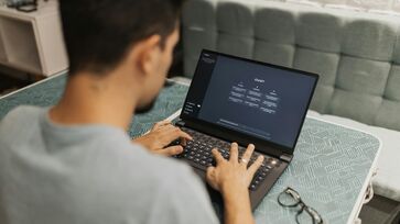 Especialista explica riscos de trocar terapia por inteligências artificiais