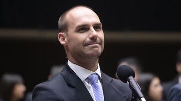 Eduardo Bolsonaro estimula abertamente a imposição de tarifas contra o Brasil pelo governo norte-americano