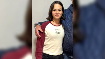 Adrielly estava caída em via pública, com calça jeans marrom, moletom preto e tênis