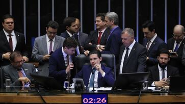 Nova emenda protege políticos de sofrer investigações sem aval do parlamento