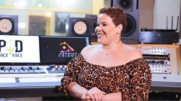 A voz potente e a semelhança com o timbre da eterna Marília Mendonça chamaram a atenção do público
