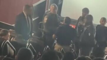 Com a indicação para maiores de 18 anos, adolescentes de 15 anos ou menos não podem entrar nas sessões, mesmo acompanhados pelos pais