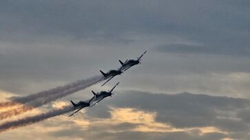 Atrações contemplaram demonstrações de rapel, sobrevoos de aeronaves, exposição de aviões