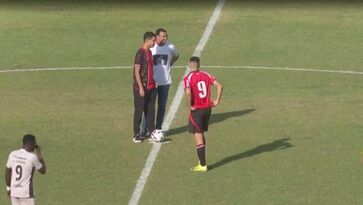 Pedro Severino deu o pontapé inicial na partida entre Botafogo-SP e Athletico-PR