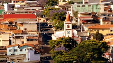 Distante em cerca de 180 quilômetros ao sul da capital mineira, Santa Cruz de Minas possui um alto Índice de Desenvolvimento Humano