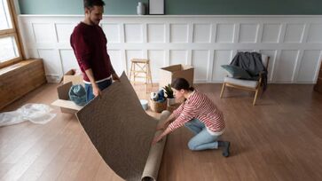 Evite dores de cabeça: o que você precisa saber sobre a instalação do piso autocolante.