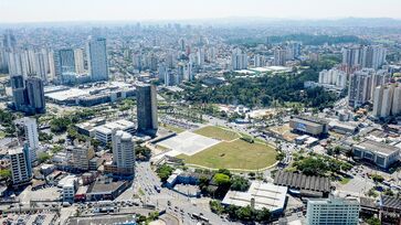 Palcos espalhados pelo município recebem artistas locais e convidados