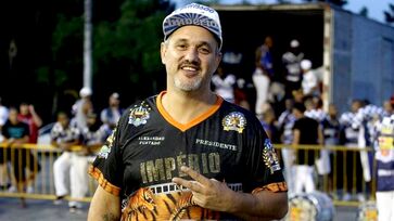 Alexandre Constantino Furtado, conhecido como Teta, é presidente da escola de samba Império de Casa Verde
