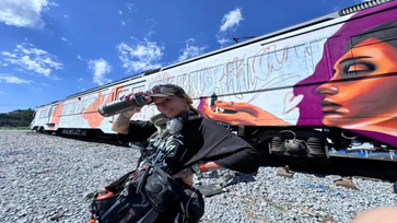 Agatha de Faveri, nascida em Santo André, no ABC Paulista, será responsável por grafitar o vagão