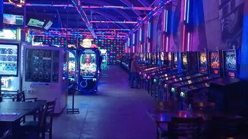 Conhecido como uma das maiores "barcade" da América Latina, o Bario Bar é o lugar perfeito para curtir com os seus amigos