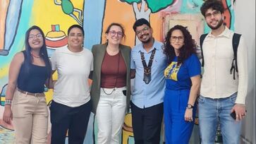 Equipe do Núcleo de Oficinas Curro Velho com membros da Secretaria Nacional de Juventudes durante encontro em Belém