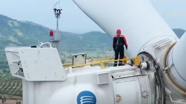 Uma das usinas eólicas em operação na China