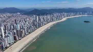 Esse município teve a faixa de areia alargada por conta dos prédios