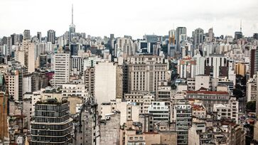 Um dos efeitos mais problemáticos da expansão imobiliária é a impermeabilização do solo