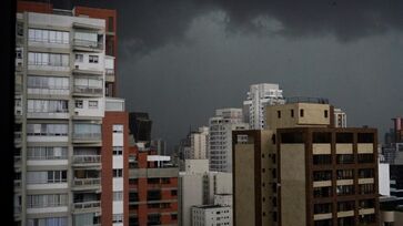 Há possibilidade de precipitações intensas com raios em pontos isolados por São Paulo