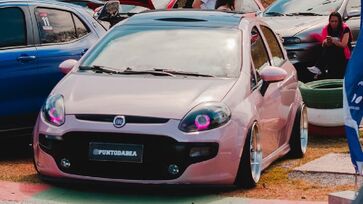 Além de conferir os veículos expostos, o público pode participar da ação solidária que arrecada produtos de higiene pessoal