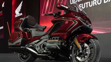 GL1800 Gold Wing Tour 50th Anniversary comemora meio século desde o lançamento da lendária GL1000