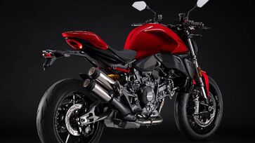 Proporções são mais compactas, e o visual preserva elementos clássicos do modelo original