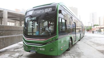 Superarticulado é do modelo Caio Millennium eBRT, com chassi BYD