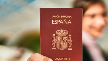 Podem solicitar a cidadania espanhola pessoas com pai, mãe, avô ou avó nascidos na Espanha