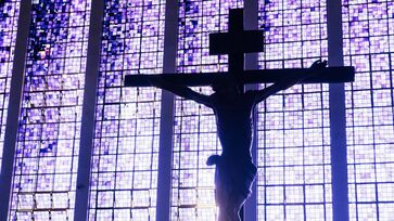 Segundo a tradição cristã, Jesus foi crucificado entre dois ladrões