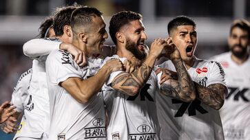 Santos e Vitória se enfrentam, nesta segunda-feira, no Brasileirão Série A