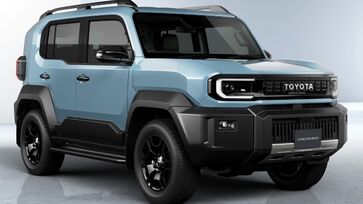 Lançado originalmente como Toyota BJ, em 1951, o Land Cruiser tornou-se o primeiro veículo a subir à sexta estação do Monte Fuji