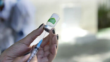 Vacina protege contra três cepas diferentes do vírus - H1N1 e H3N2 (influenza A) e uma cepa da influenza B