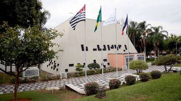 Oportunidades abrangem níveis fundamental, médio e superior, com benefícios e salários que chegam a R$ 10.069,96