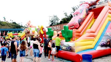 Brinquedos, oficinas e atrações culturais garantem um domingo cheio de alegria para toda a família