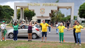 Bolsonaro está preso na sede da Polícia Federal, em Brasília