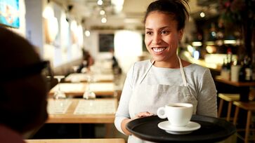 Funções vão de operador de vendas a corretor de imóveis e atendente de lanchonete