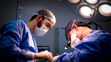 Tim Andrews esteve com um rim de porco em seu corpo por quase nove meses