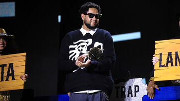 Lançamento une clássicos próprios com músicas dos Racionais