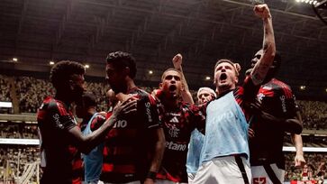 Perto do apito final, já com titulares como Jorginho, Arrascaeta e Bruno Henrique em campo, a pressão do Flamengo resultou no gol de empate