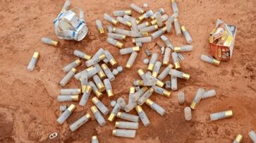 Cartuchos de armas de fogo recolhidos pelos indígenas