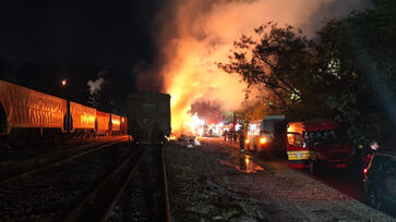 Vagões de um trem que transportava celulose pegaram fogo em Cubatão