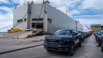 Produzida em Goiana, modelo será vendido na Europa nas versões Rebel turbodiesel e R/T com motor Hurricane