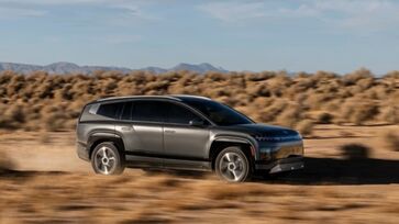 Estreia brasileira destaca espaço interno, tecnologia premium e reforça a ambição da montadora no mercado de EVs