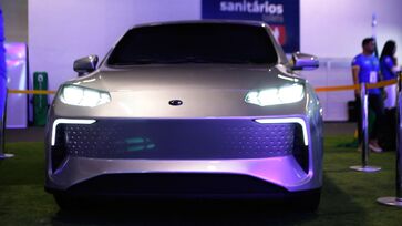 Mock-up do coupê 459 está exposto no estande da Lecar no Salão do Automóvel