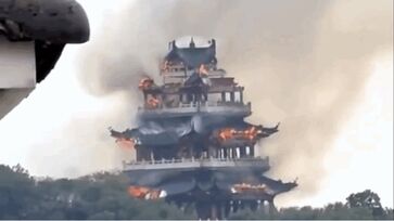 Chamas começaram por volta das 11h (horário local) e se espalharam rapidamente pelo Pavilhão Wenchang