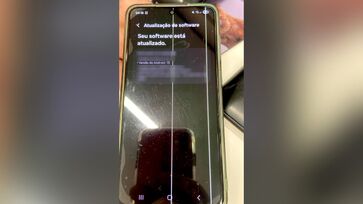 Muitas reclamações no site indicam o mesmo problema de linhas verticais nas telas após a atualização