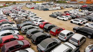 Certame inclui automóveis, motos e sucatas; interessados devem se cadastrar com antecedência no site oficial