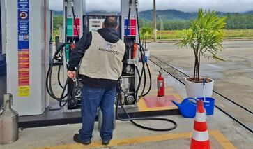 Ação de fiscalização do Ipem-SP a posto de gasolina