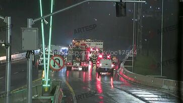 Rodovia SPI 097/055, da Tamoios, esteve&nbsp;totalmente interditada entre as 18h45&nbsp;e &agrave;s 20h30