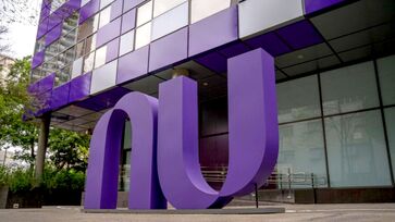 Mudança nas regras do Banco Central coloca o Nubank no caminho para virar banco de fato e manter a marca no Brasil