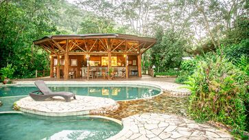 O Banana Bamboo Ecologde está localizado entre a Mata Atlântica e a praia de Ubatumirim, em Ubatuba